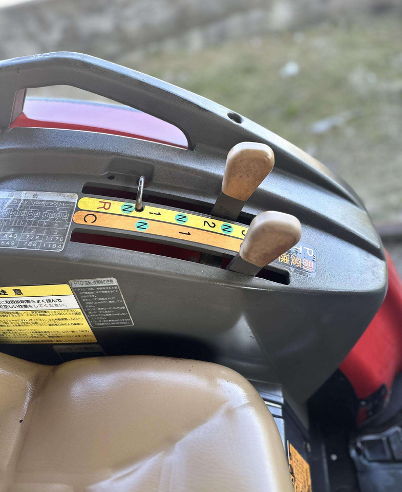 Yanmar EF222 - Traktor: obrázek 4 Yanmar EF222 - Traktor: obrázek 4