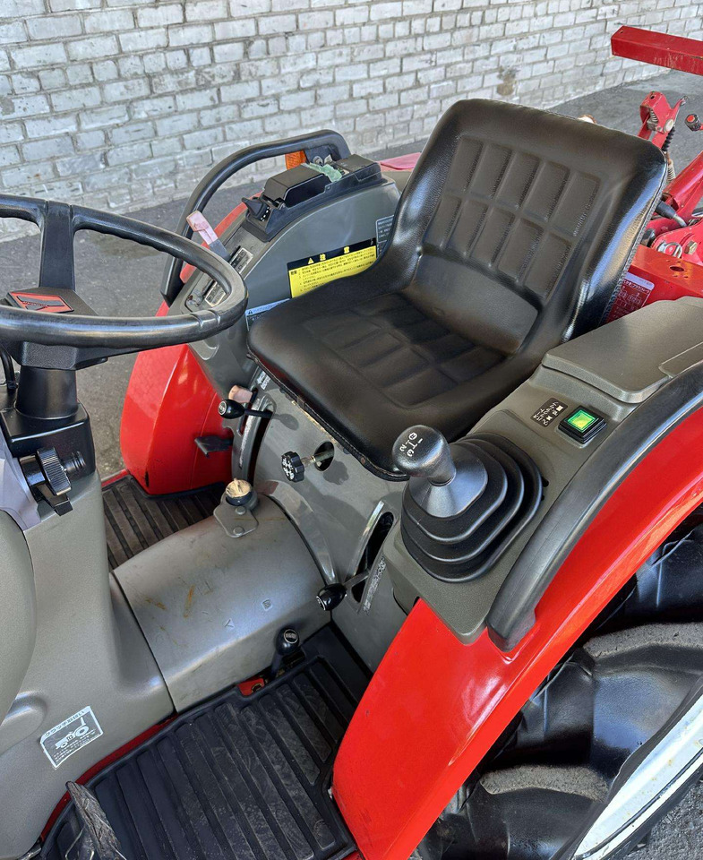 Yanmar F-180 - Traktor: obrázek 5 Yanmar F-180 - Traktor: obrázek 5
