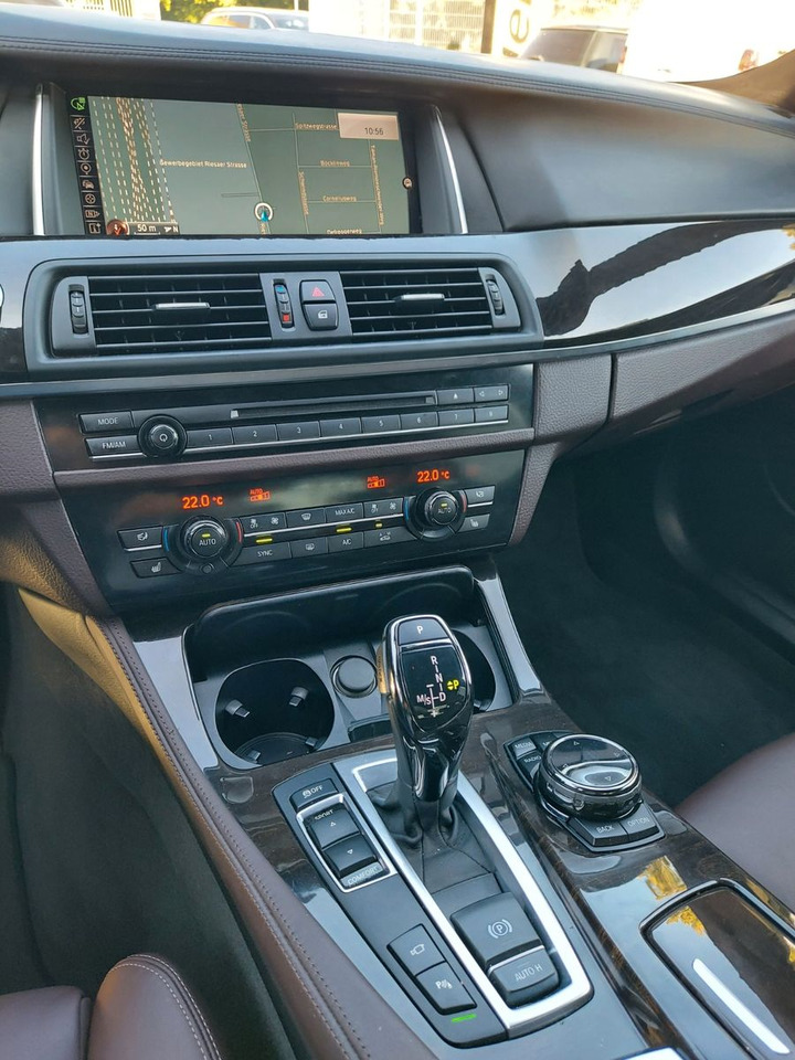 Sedan BMW 550i Limousine Autom. M-Sport HUD Glasdach H&K: obrázek 16