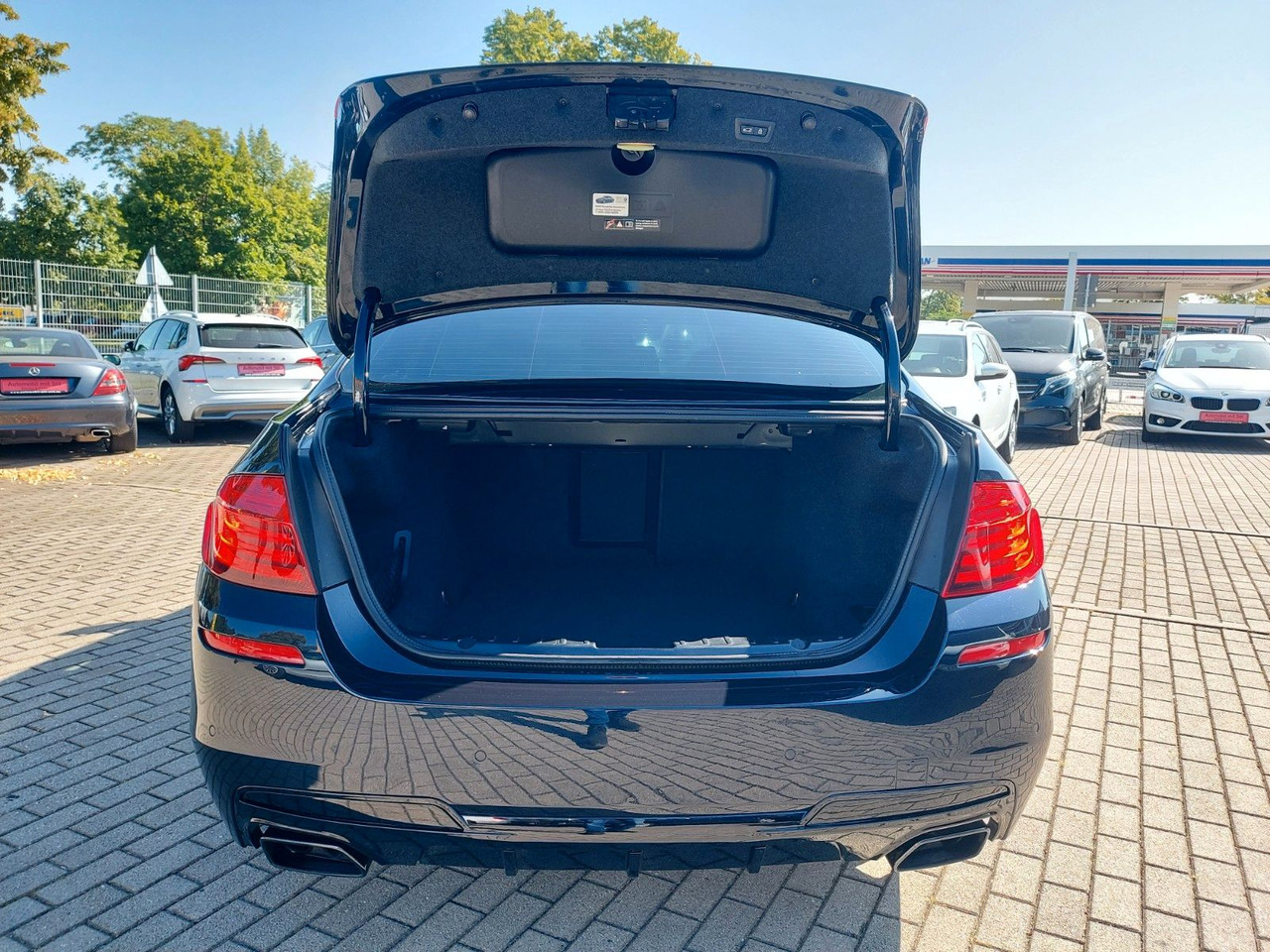 Sedan BMW 550i Limousine Autom. M-Sport HUD Glasdach H&K: obrázek 6