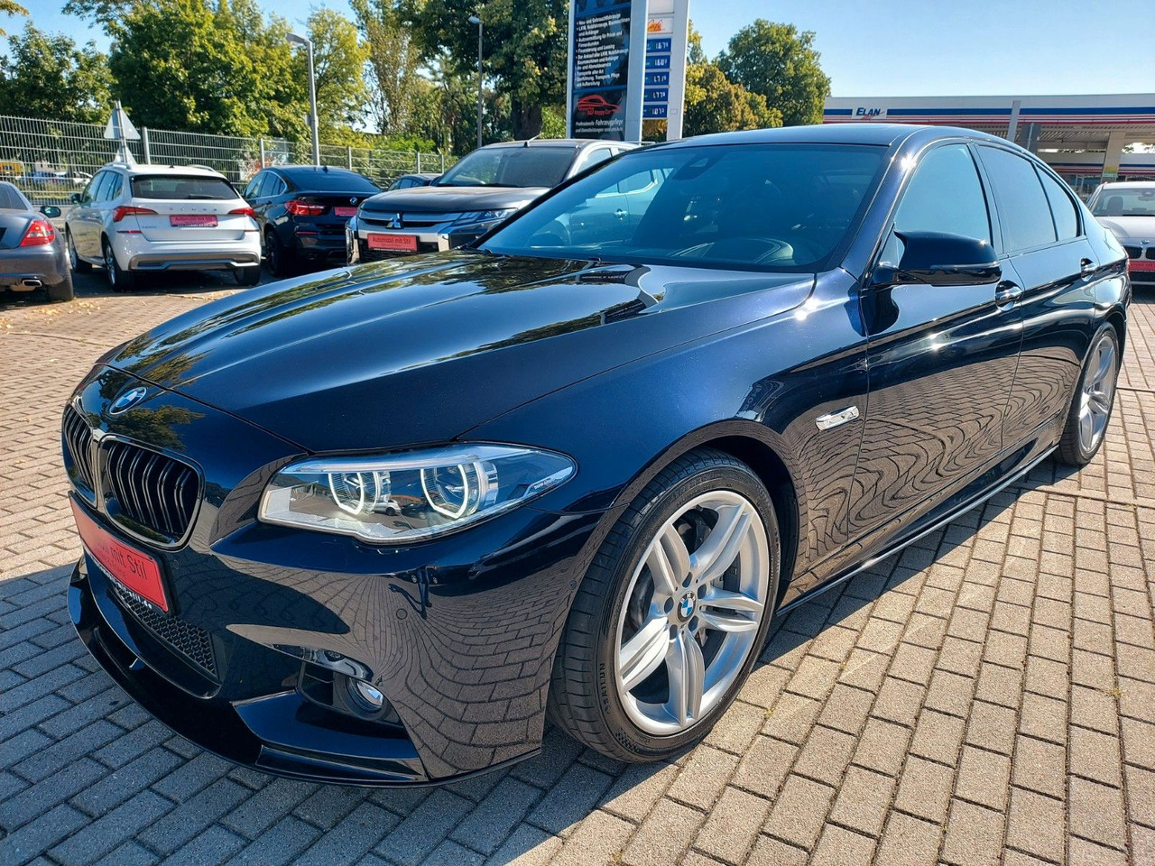 BMW 550i Limousine Autom. M-Sport HUD Glasdach H&K - Sedan: obrázek 3 BMW 550i Limousine Autom. M-Sport HUD Glasdach H&K - Sedan: obrázek 3