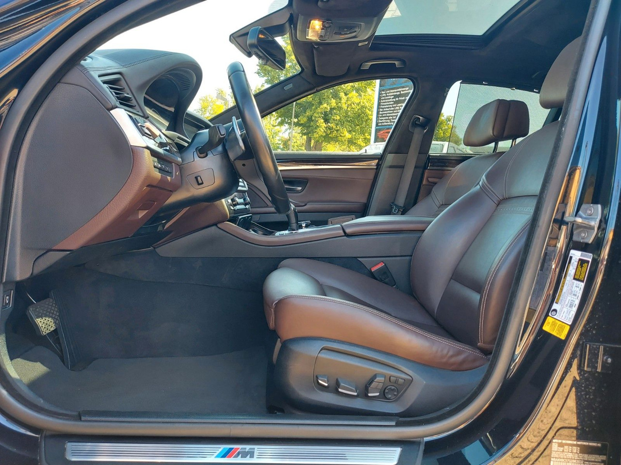 Sedan BMW 550i Limousine Autom. M-Sport HUD Glasdach H&K: obrázek 10