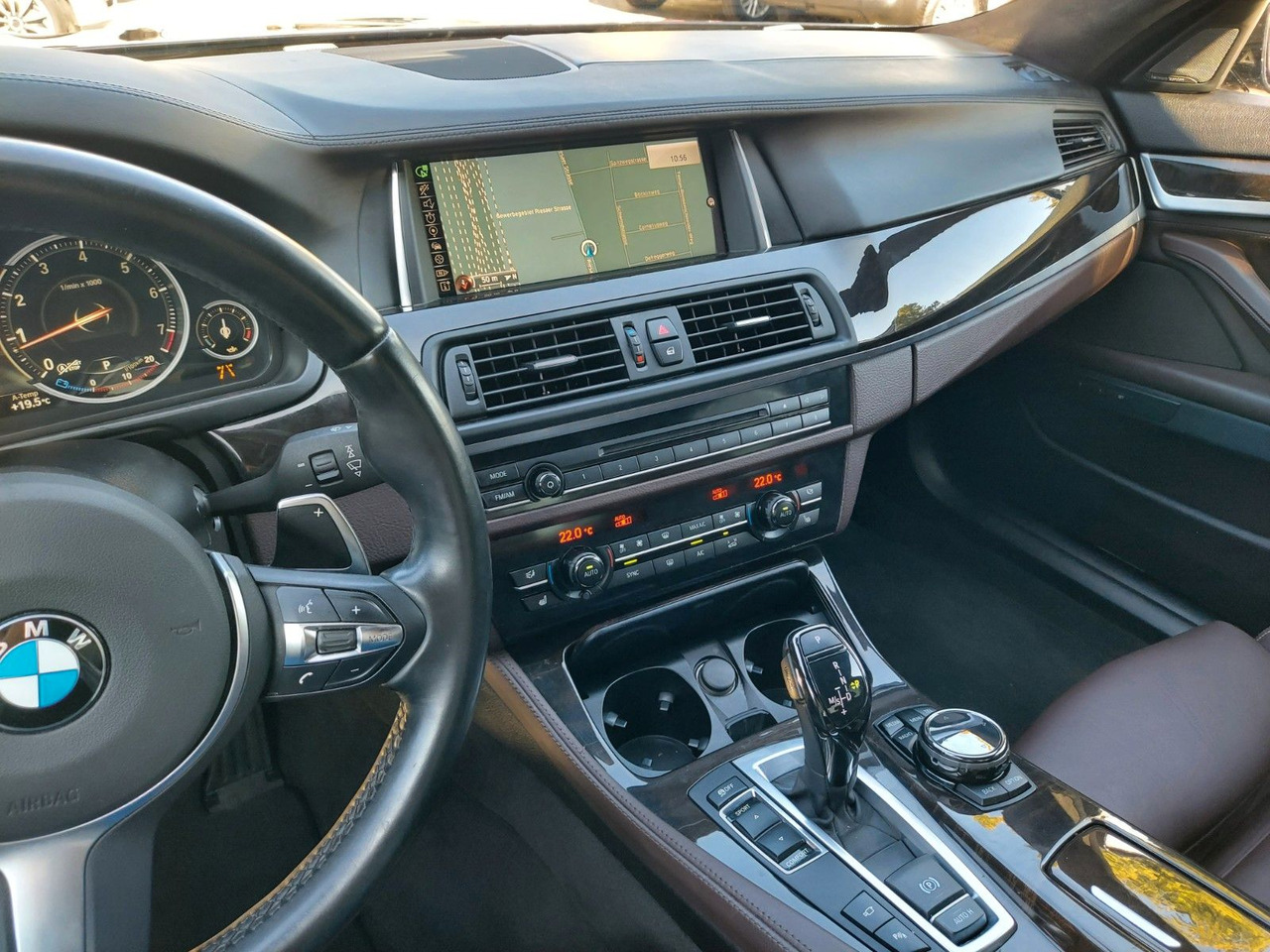 Sedan BMW 550i Limousine Autom. M-Sport HUD Glasdach H&K: obrázek 11