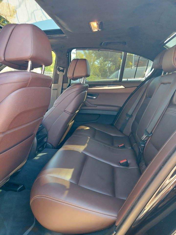 Sedan BMW 550i Limousine Autom. M-Sport HUD Glasdach H&K: obrázek 22