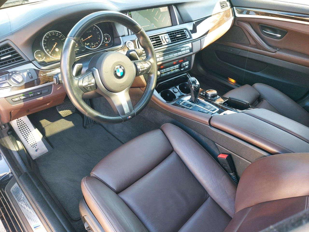 Sedan BMW 550i Limousine Autom. M-Sport HUD Glasdach H&K: obrázek 20