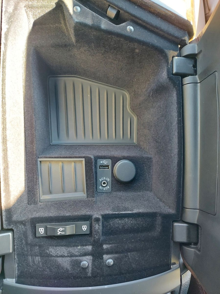 Sedan BMW 550i Limousine Autom. M-Sport HUD Glasdach H&K: obrázek 23