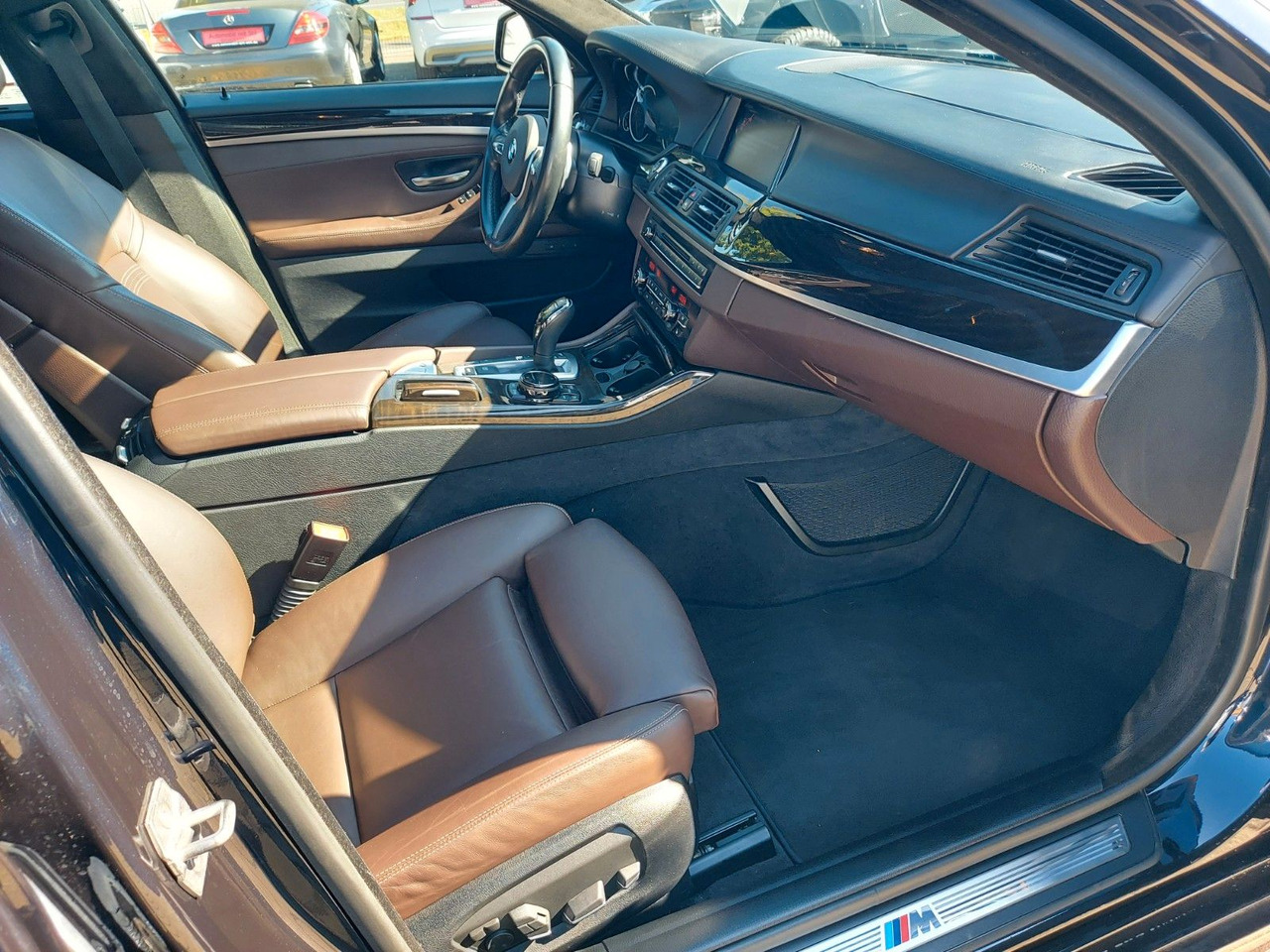 Sedan BMW 550i Limousine Autom. M-Sport HUD Glasdach H&K: obrázek 19