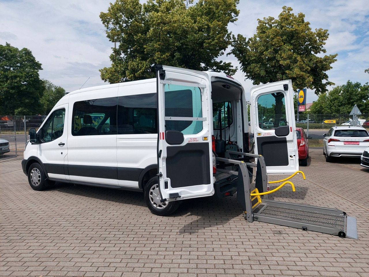 Ford Transit Kombi 350 L3 hoch Trend Rollstuhl Lift - Mikrobus: obrázek 1 Ford Transit Kombi 350 L3 hoch Trend Rollstuhl Lift - Mikrobus: obrázek 1