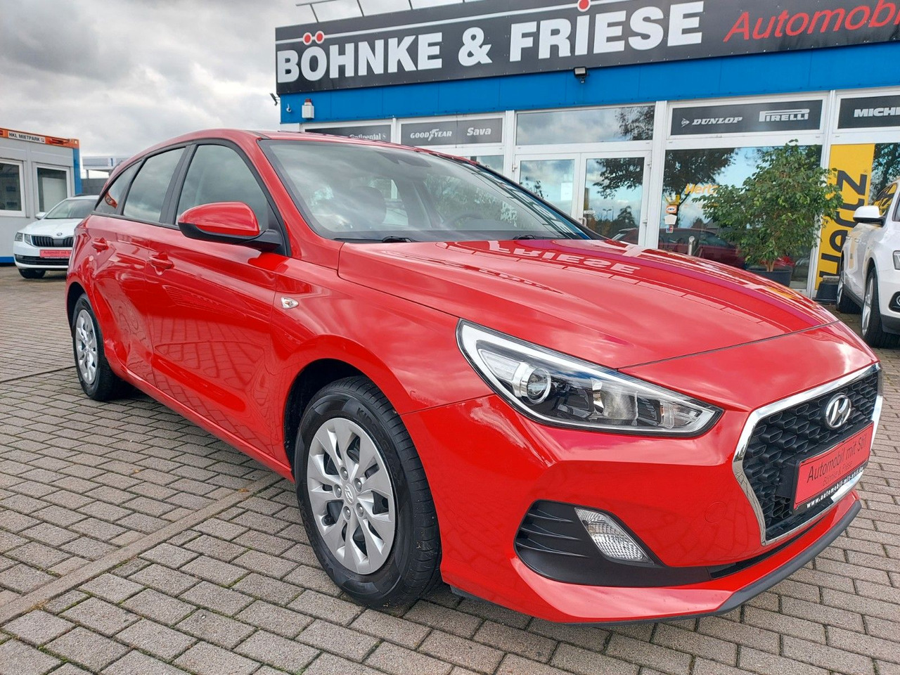 Hyundai i30 cw Pure Klima Spurasssist 8x Räder - Kombi: obrázek 1 Hyundai i30 cw Pure Klima Spurasssist 8x Räder - Kombi: obrázek 1