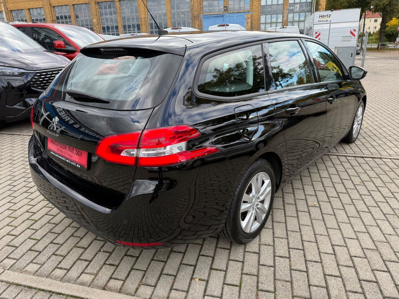 Peugeot 308 SW Active TEMPOMAT NAVI KLIMAA NAVI - Kombi: obrázek 4 Peugeot 308 SW Active TEMPOMAT NAVI KLIMAA NAVI - Kombi: obrázek 4