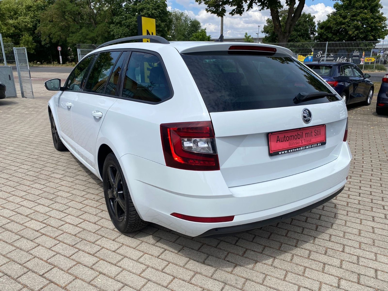 Skoda Octavia Combi Soleil DSG LED Radar ACC - Osobní auto: obrázek 4 Skoda Octavia Combi Soleil DSG LED Radar ACC - Osobní auto: obrázek 4