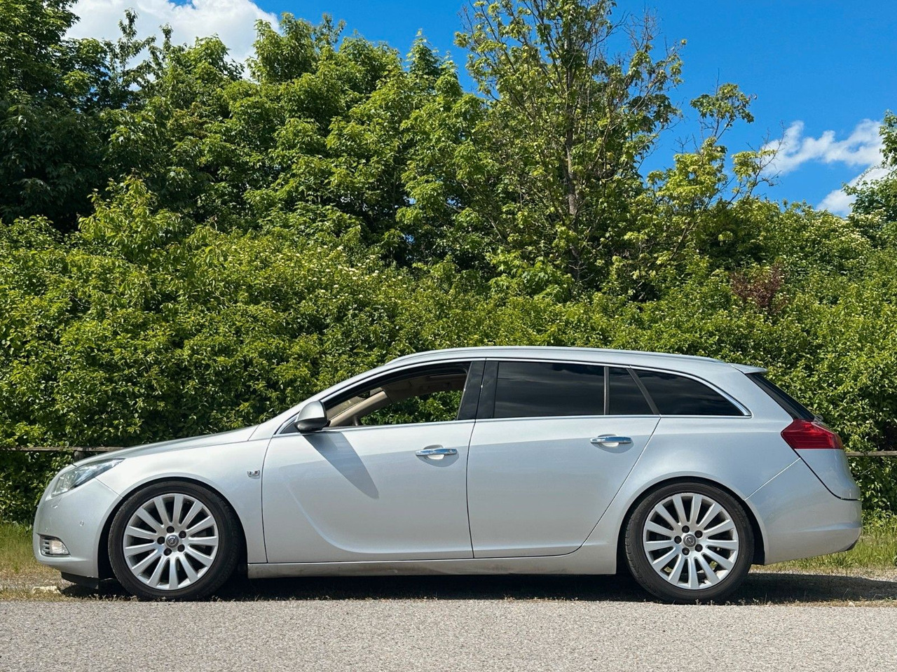 Opel Insignia Sports Tourer 2.0 CDTI eco 118 S/S - Osobní auto: obrázek 2 Opel Insignia Sports Tourer 2.0 CDTI eco 118 S/S - Osobní auto: obrázek 2