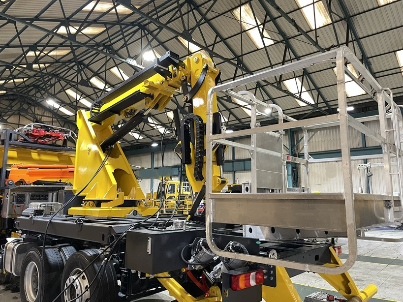 Inbiuro Mercedes Econic - Autoplošina: obrázek 2 Inbiuro Mercedes Econic - Autoplošina: obrázek 2