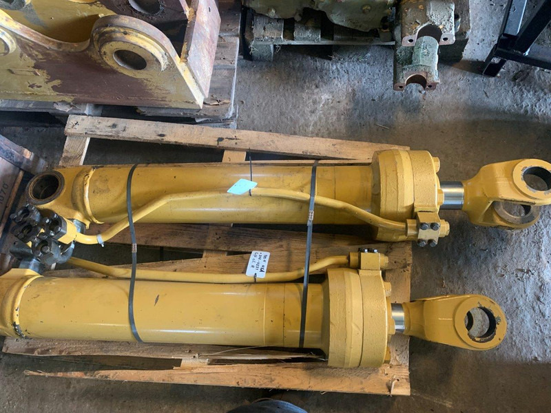 Caterpillar 950H Lifting cylinder OEM 2424272 - Hydraulika: obrázek 1 Caterpillar 950H Lifting cylinder OEM 2424272 - Hydraulika: obrázek 1