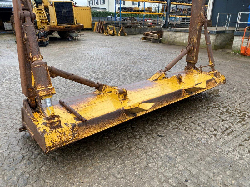 Caterpillar D65 PX - Radlice: obrázek 1 Caterpillar D65 PX - Radlice: obrázek 1
