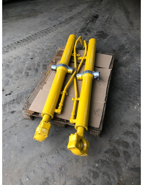 Komatsu D65-15 EX/PX Blade Lift Cylinder OEM 707-02-X0220 - Hydraulika: obrázek 2 Komatsu D65-15 EX/PX Blade Lift Cylinder OEM 707-02-X0220 - Hydraulika: obrázek 2