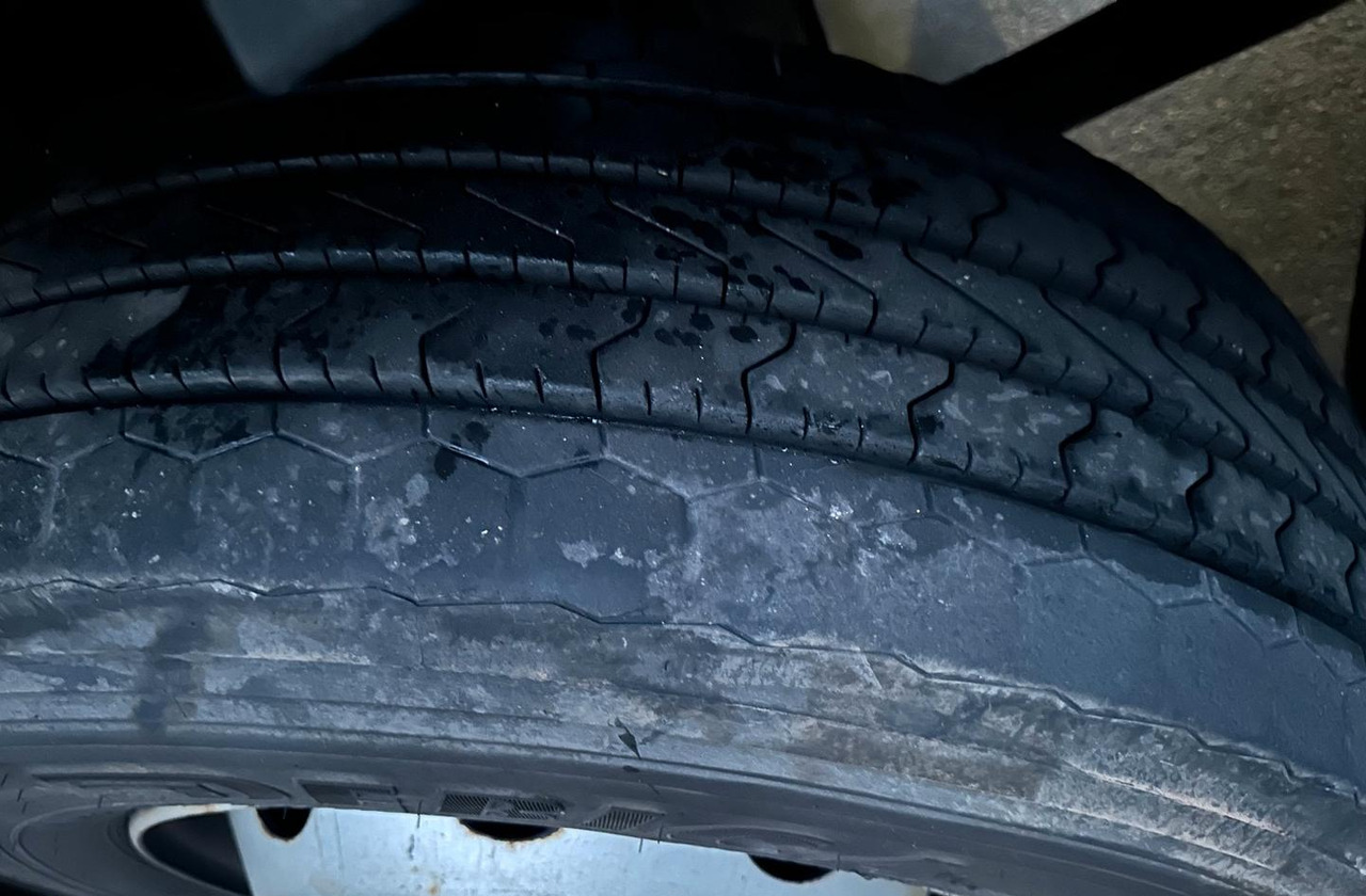 Plachtový nákladní auto Iveco 180 e 28 e6 centina teli scorrevoli e sponda: obrázek 11