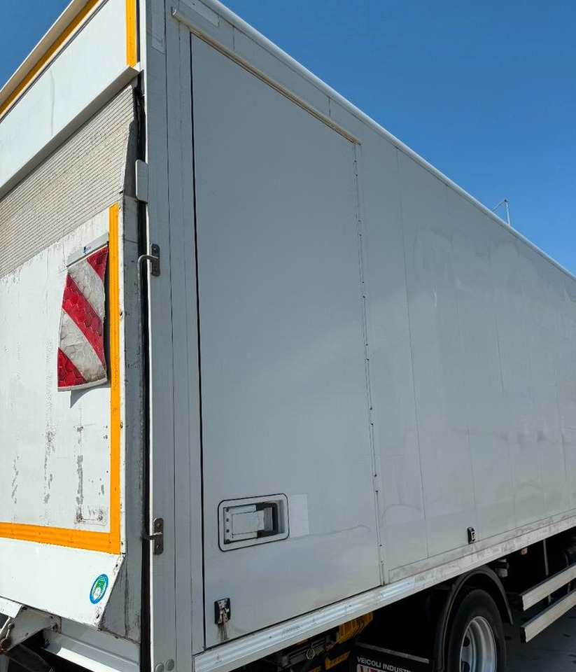 Iveco - Skříňový nákladní auto: obrázek 4 Iveco - Skříňový nákladní auto: obrázek 4