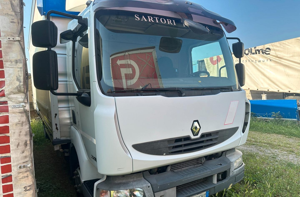 Renault MIDLUM 215.10 - Plachtový nákladní auto: obrázek 2 Renault MIDLUM 215.10 - Plachtový nákladní auto: obrázek 2