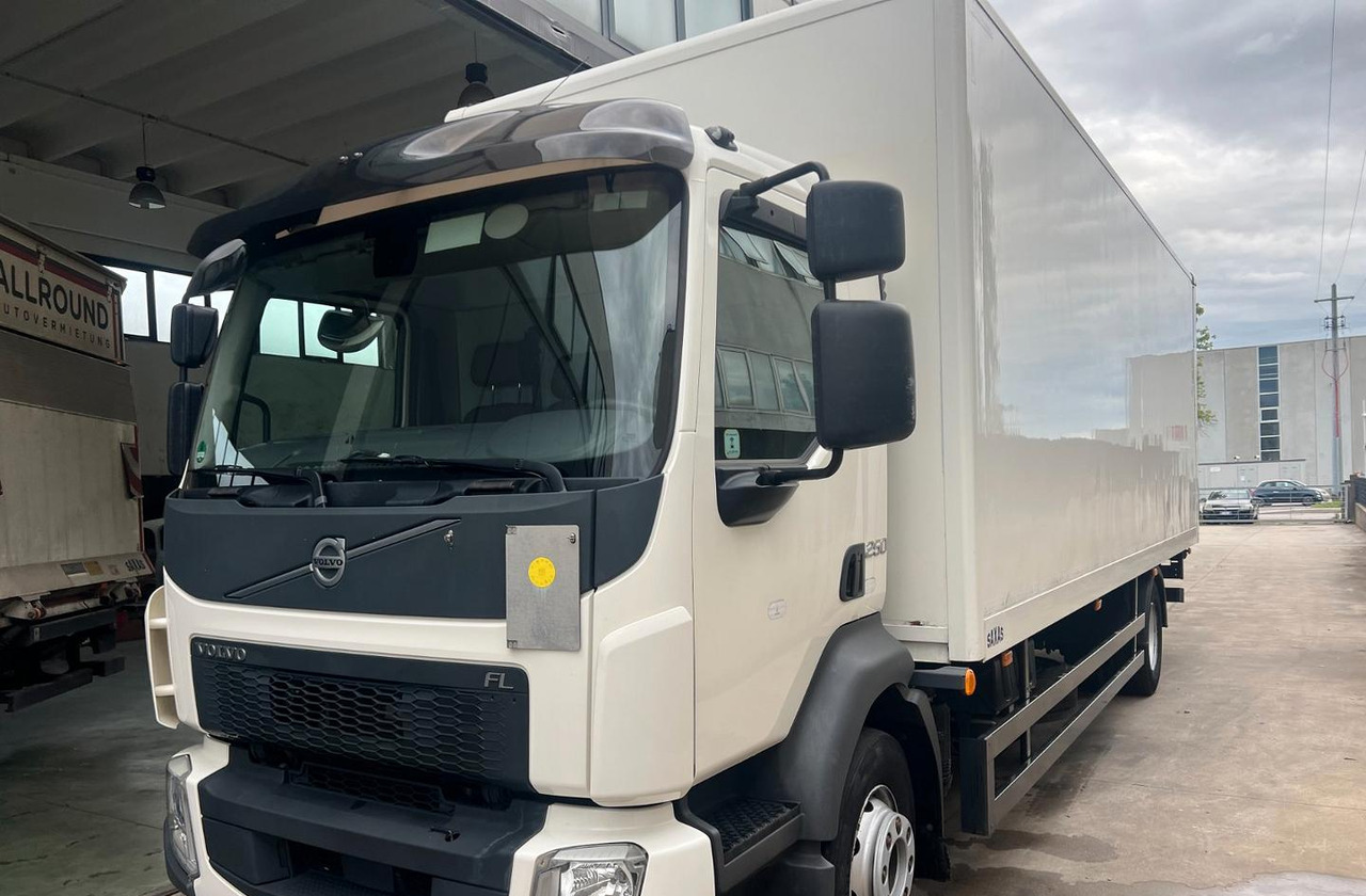VOLVO FL 250 euro 6 sponda - Skříňový nákladní auto: obrázek 1 VOLVO FL 250 euro 6 sponda - Skříňový nákladní auto: obrázek 1