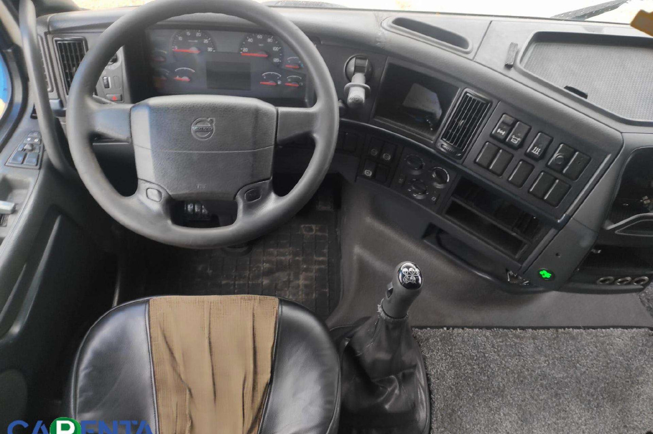 Interior photo 2: Tahač Volvo FH