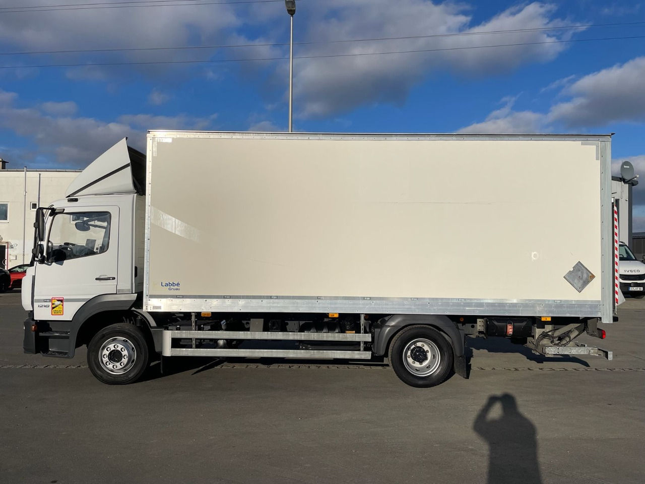 Mercedes-Benz Atego 1218 4x2 Koffer/FULL-ADR/EXIII/LBW/AC/EU6d - Skříňový nákladní auto: obrázek 4 Mercedes-Benz Atego 1218 4x2 Koffer/FULL-ADR/EXIII/LBW/AC/EU6d - Skříňový nákladní auto: obrázek 4