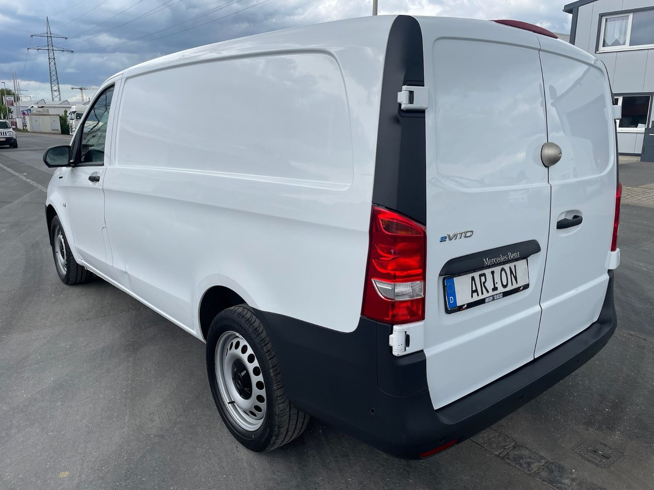 Mercedes-Benz eVito 111 Kastenwagen lang/Kamera/AC/70kW/3Sitze - Malá dodávka, Elektrická dodávka: obrázek 4 Mercedes-Benz eVito 111 Kastenwagen lang/Kamera/AC/70kW/3Sitze - Malá dodávka, Elektrická dodávka: obrázek 4
