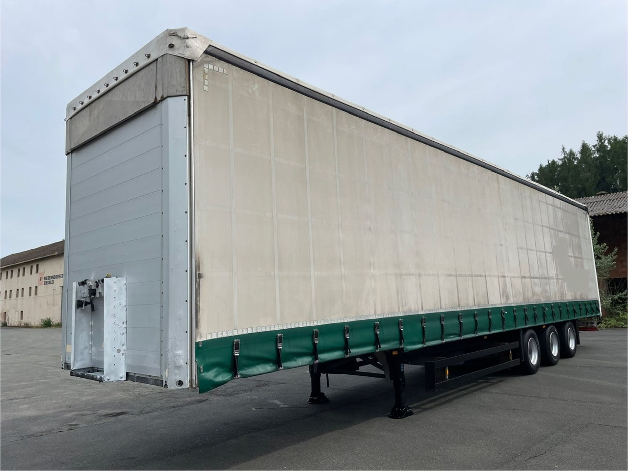 Schmitz Cargobull S01 3-Achs/Pritsche+Plane/13,5m/28050kg-Nutzlast - Plachtový návěs: obrázek 3 Schmitz Cargobull S01 3-Achs/Pritsche+Plane/13,5m/28050kg-Nutzlast - Plachtový návěs: obrázek 3