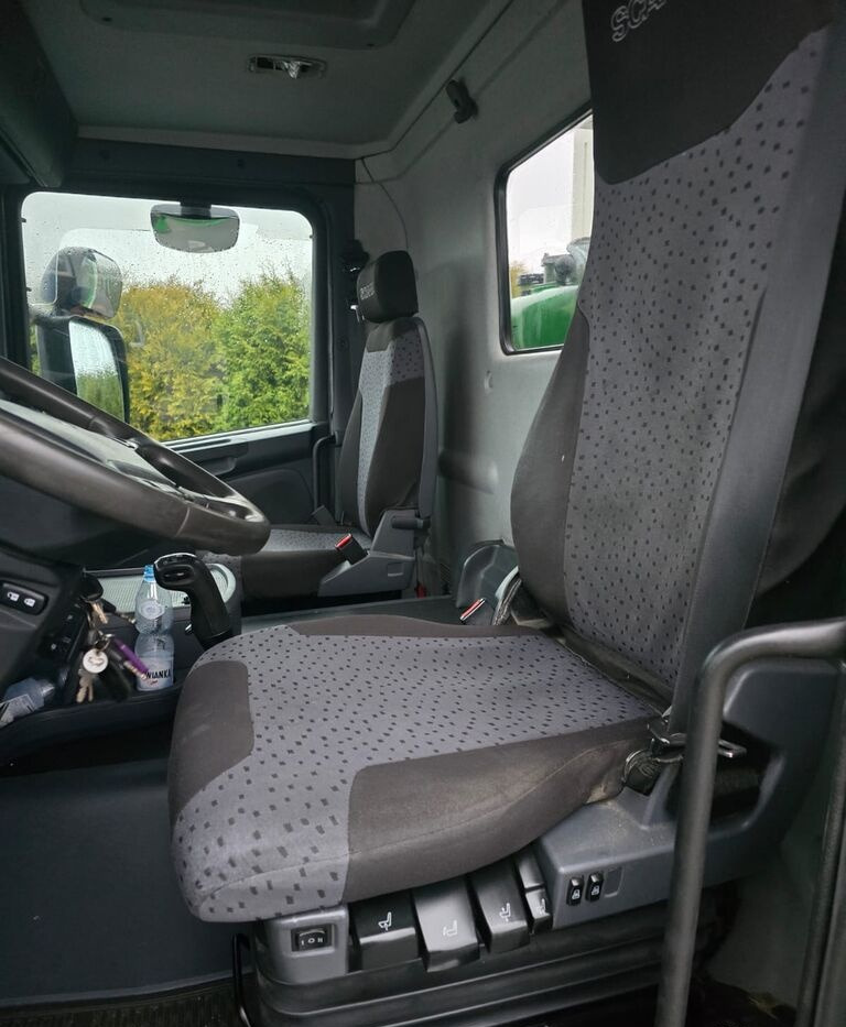 Sklápěč pro dopravu sypkých materiálů Scania G400: obrázek 27