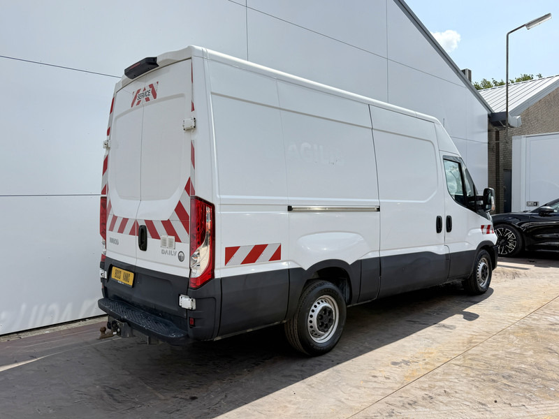 Iveco Daily 35S14 2.3 L2H2 Cruise Control Climate Control 3.5t Trekhaak Lucht geveerde stoel - Furgon: obrázek 3 Iveco Daily 35S14 2.3 L2H2 Cruise Control Climate Control 3.5t Trekhaak Lucht geveerde stoel - Furgon: obrázek 3