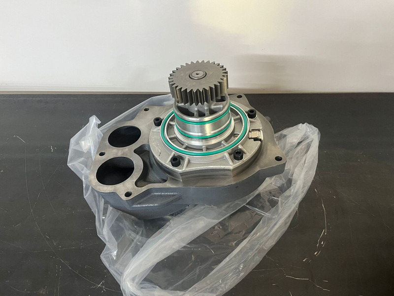 Liebherr P944 / R954 / R944 / R954 / L556-454 / L566-460 - Vodní pumpa: obrázek 1 Liebherr P944 / R954 / R944 / R954 / L556-454 / L566-460 - Vodní pumpa: obrázek 1