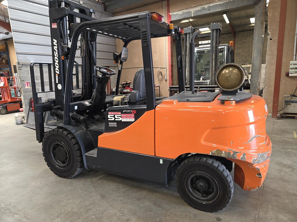 DOOSAN G55C-5 - Plynový vysokozdvižný vozík: obrázek 2 DOOSAN G55C-5 - Plynový vysokozdvižný vozík: obrázek 2