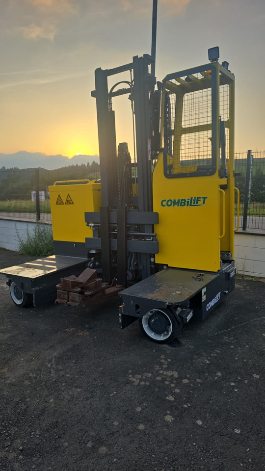 COMBILIFT C3000STE - Čtyřcestný vozík: obrázek 1 COMBILIFT C3000STE - Čtyřcestný vozík: obrázek 1