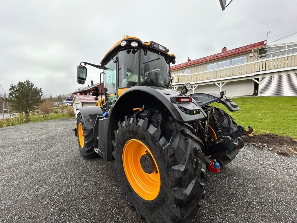 JCB 4220 FASTRAC - Traktor: obrázek 4 JCB 4220 FASTRAC - Traktor: obrázek 4