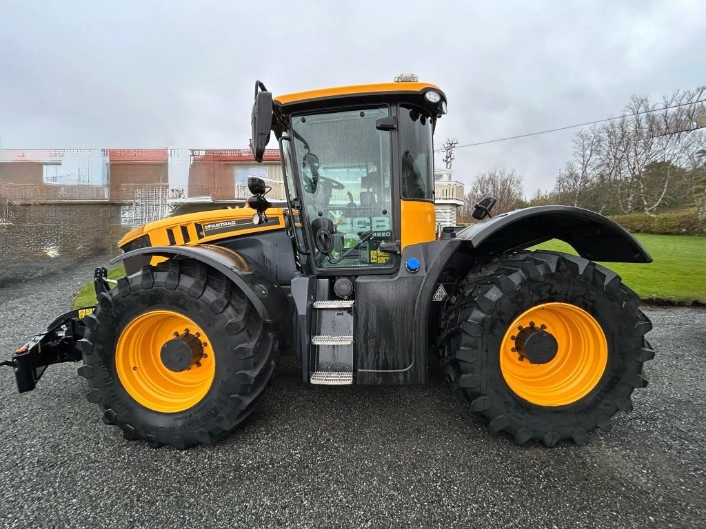 JCB 4220 FASTRAC - Traktor: obrázek 2 JCB 4220 FASTRAC - Traktor: obrázek 2
