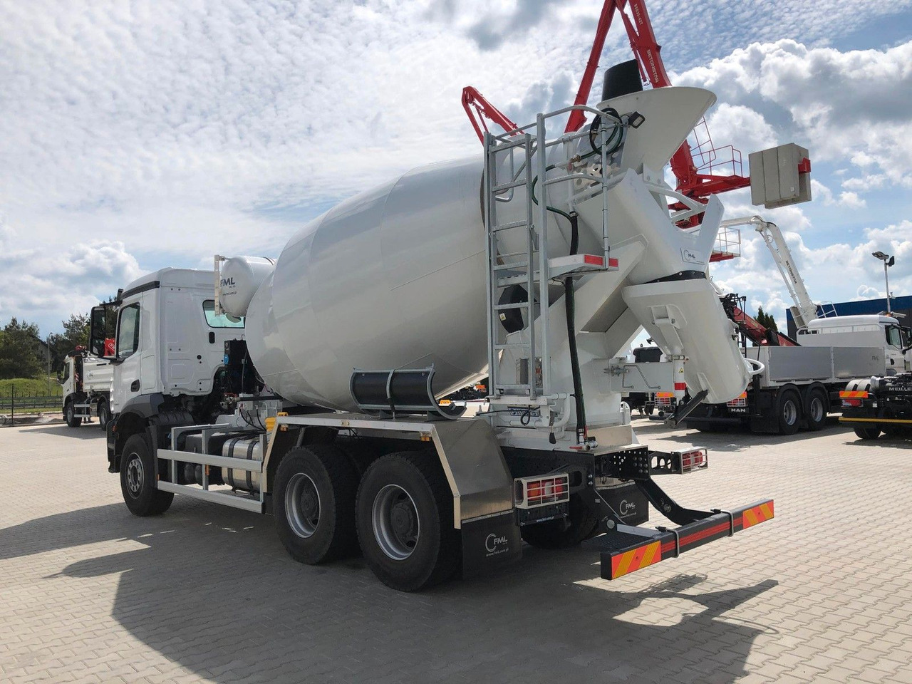 Mercedes-Benz AROCS 2640 FML 8M3 - Autodomíchávač: obrázek 4 Mercedes-Benz AROCS 2640 FML 8M3 - Autodomíchávač: obrázek 4