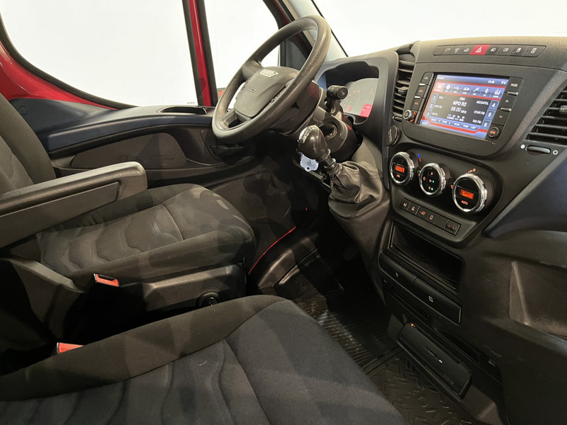 Iveco Daily 35C16 Open Laadbak / HMF Kraan / Euro 6 / Compressor / Trekhaak 3500 KG / Airco / Cruise Control / 3-Zits / 69.100 KM !! / BPM VRIJ !! - Dodávka valník: obrázek 3 Iveco Daily 35C16 Open Laadbak / HMF Kraan / Euro 6 / Compressor / Trekhaak 3500 KG / Airco / Cruise Control / 3-Zits / 69.100 KM !! / BPM VRIJ !! - Dodávka valník: obrázek 3