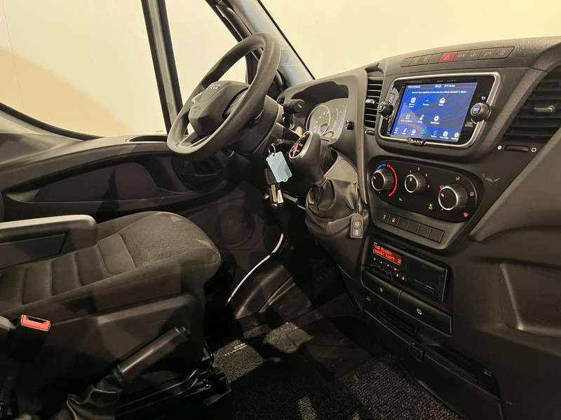 Iveco Daily 35S18 3.0 BE Clixtar Automaat Bakwagen met Laadklep / Laadvermogen 3.060 KG / Euro 6 / Luchtvering / Airco / Camera / CarPlay / Cruise Control / - Dodávka skřín: obrázek 5 Iveco Daily 35S18 3.0 BE Clixtar Automaat Bakwagen met Laadklep / Laadvermogen 3.060 KG / Euro 6 / Luchtvering / Airco / Camera / CarPlay / Cruise Control / - Dodávka skřín: obrázek 5