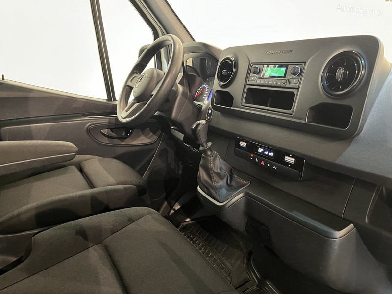 Mercedes-Benz Sprinter 315 CDI L2 RWD DC Dubbel Cabine Open Laadbak / Euro 6 / Trekhaak 3500 KG / Airco / 12.000 KM !! / BPM VRIJ !! - Dodávka valník, Dodávka s dvojitou kabinou: obrázek 3 Mercedes-Benz Sprinter 315 CDI L2 RWD DC Dubbel Cabine Open Laadbak / Euro 6 / Trekhaak 3500 KG / Airco / 12.000 KM !! / BPM VRIJ !! - Dodávka valník, Dodávka s dvojitou kabinou: obrázek 3