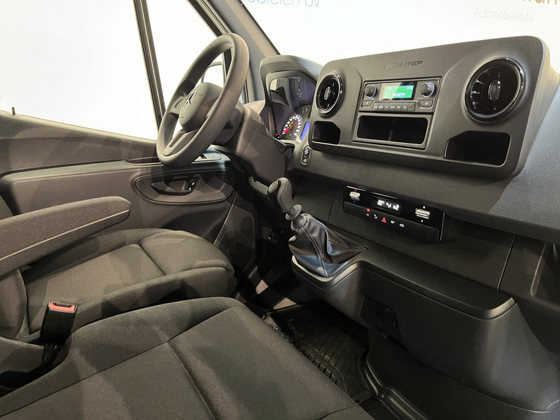 Mercedes-Benz Sprinter 315 CDI L2 RWD DC Dubbel Cabine Open Laadbak / Euro 6 / Trekhaak 3500 KG / Airco / DC 7 Pers. 650 KM !! / BPM VRIJ !! - Dodávka valník, Dodávka s dvojitou kabinou: obrázek 3 Mercedes-Benz Sprinter 315 CDI L2 RWD DC Dubbel Cabine Open Laadbak / Euro 6 / Trekhaak 3500 KG / Airco / DC 7 Pers. 650 KM !! / BPM VRIJ !! - Dodávka valník, Dodávka s dvojitou kabinou: obrázek 3
