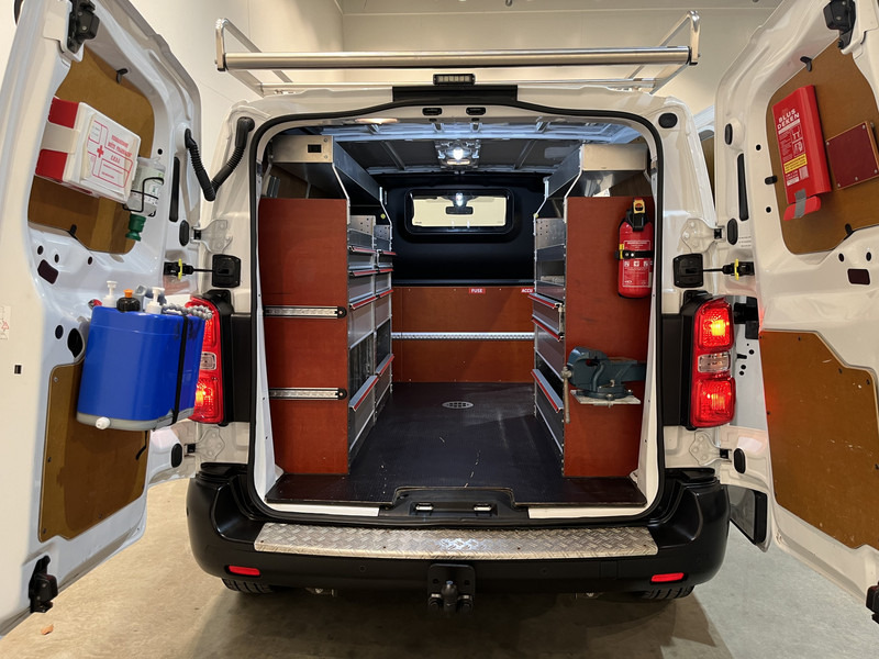 Opel Vivaro 2.0 CDTI L2H1 120 PK Servicebus / Inrichting / Euro 6 / 220V. / Airco / Cruise Control / Trekhaak / Camera / CarPlay / Navigatie / 60.800 KM !! - Malá dodávka: obrázek 4 Opel Vivaro 2.0 CDTI L2H1 120 PK Servicebus / Inrichting / Euro 6 / 220V. / Airco / Cruise Control / Trekhaak / Camera / CarPlay / Navigatie / 60.800 KM !! - Malá dodávka: obrázek 4