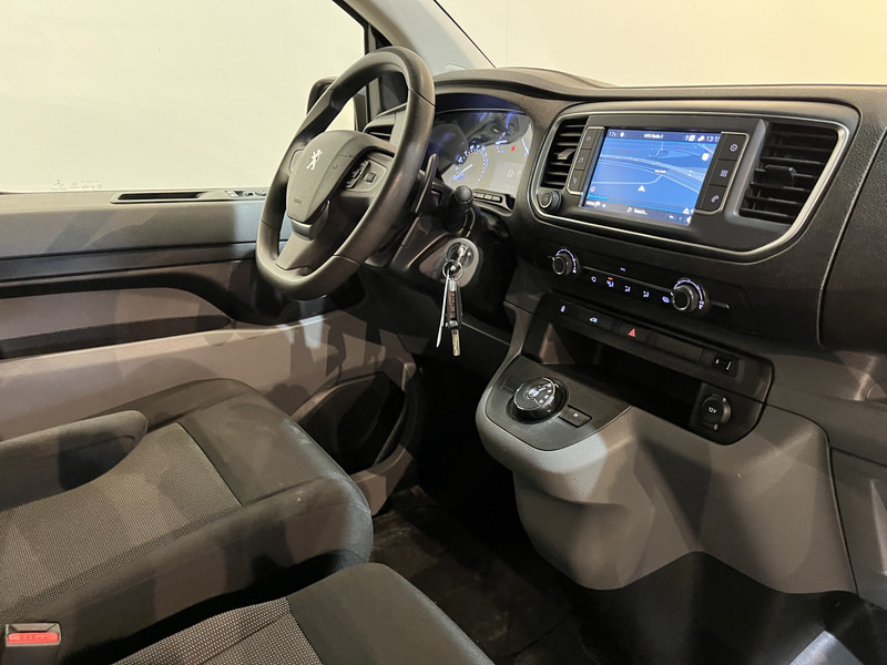 Peugeot Expert 2.0 BlueHDI Long Premium 180 PK Automaat / Euro 6 / Airco / Cruise Control / Navigatie / CarPlay / Trekhaak / PDC / Imperiaal / 3-Zits 90.000 KM !! - Malá dodávka: obrázek 3 Peugeot Expert 2.0 BlueHDI Long Premium 180 PK Automaat / Euro 6 / Airco / Cruise Control / Navigatie / CarPlay / Trekhaak / PDC / Imperiaal / 3-Zits 90.000 KM !! - Malá dodávka: obrázek 3