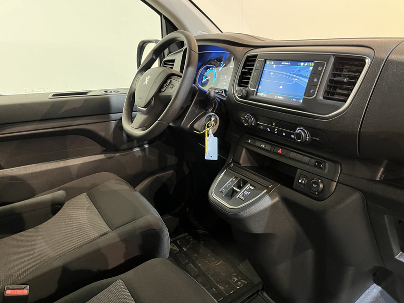Peugeot e-Expert EV L2 75 kWh Servicebus / Inrichting / 100% Elektrisch / Airco / 220V. / Trekhaak / Camera / Cruise Control / Navigatie / CarPlay / 3-Zits / 1.900 KM !! - Malá dodávka, Elektrická dodávka: obrázek 3 Peugeot e-Expert EV L2 75 kWh Servicebus / Inrichting / 100% Elektrisch / Airco / 220V. / Trekhaak / Camera / Cruise Control / Navigatie / CarPlay / 3-Zits / 1.900 KM !! - Malá dodávka, Elektrická dodávka: obrázek 3