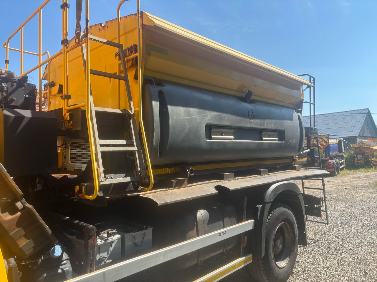 MERCEDES AROCS 1824 4x4BB GRITTER/SPREADER/PLOUGH - Vozidlo pro zimní údržbu: obrázek 3 MERCEDES AROCS 1824 4x4BB GRITTER/SPREADER/PLOUGH - Vozidlo pro zimní údržbu: obrázek 3