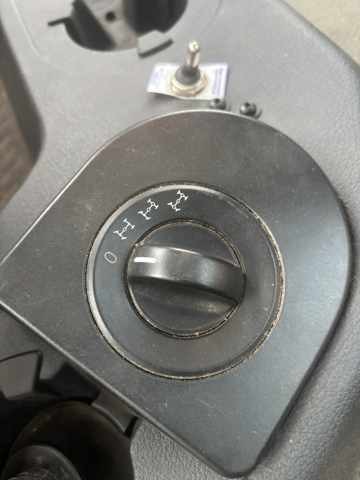 Mercedes AROCS 1824 4X4 GRITTER/SPREADER/PLOUGH - Vozidlo pro zimní údržbu: obrázek 2 Mercedes AROCS 1824 4X4 GRITTER/SPREADER/PLOUGH - Vozidlo pro zimní údržbu: obrázek 2