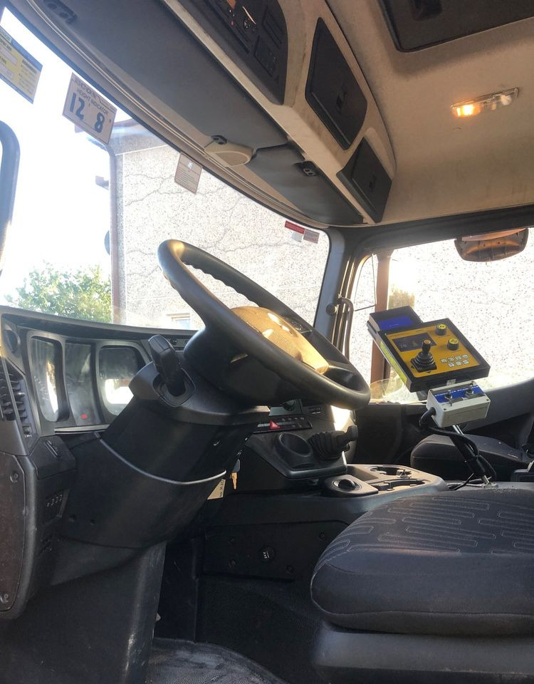 Vozidlo pro zimní údržbu Mercedes-Benz Arocs 3333 6x6 piaskarka solarka econ pług schmidt: obrázek 17