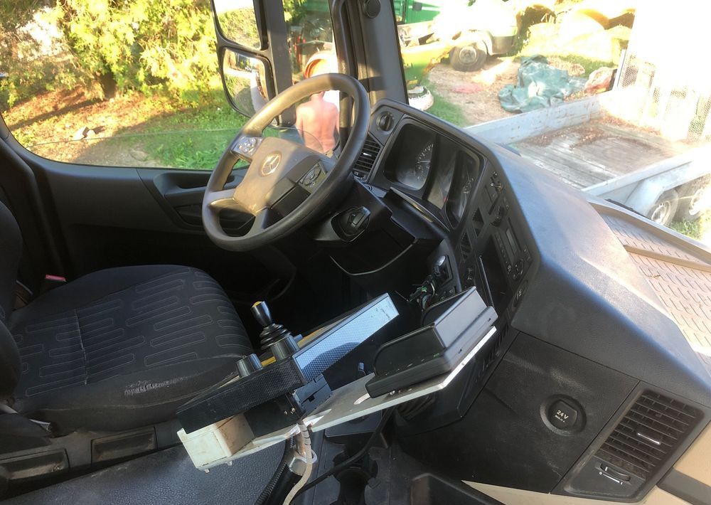 Vozidlo pro zimní údržbu Mercedes-Benz Arocs 3333 6x6 piaskarka solarka econ pług schmidt: obrázek 16