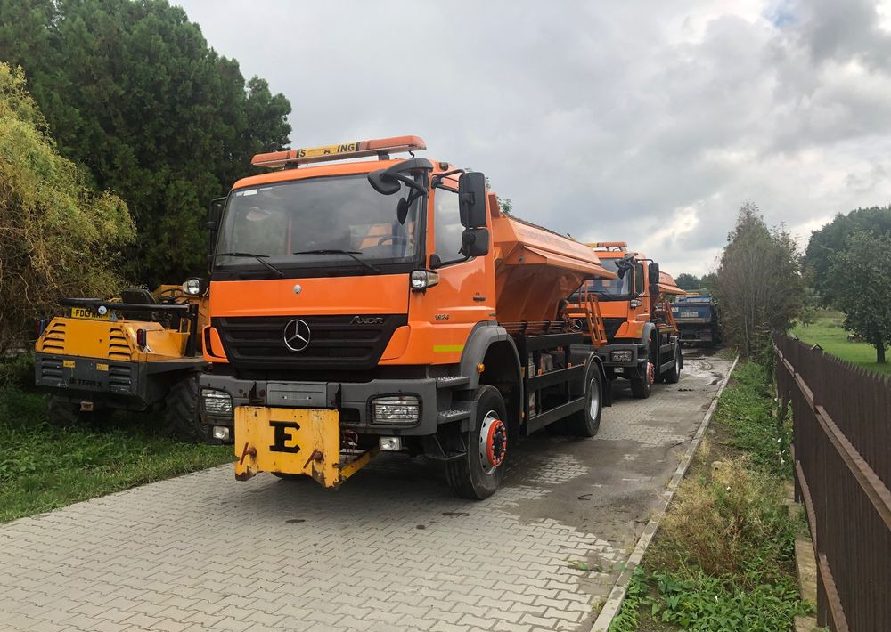 Vozidlo pro zimní údržbu Mercedes-Benz Axor 1824 4x4 piaskarka solarka econ pług 2011 e5: obrázek 13