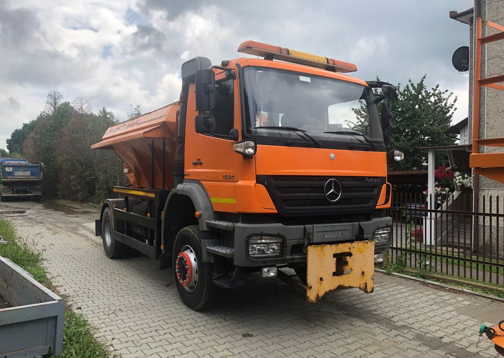 Mercedes-Benz Axor 1824 4x4 piaskarka solarka econ pług 2011 e5 - Vozidlo pro zimní údržbu: obrázek 2 Mercedes-Benz Axor 1824 4x4 piaskarka solarka econ pług 2011 e5 - Vozidlo pro zimní údržbu: obrázek 2