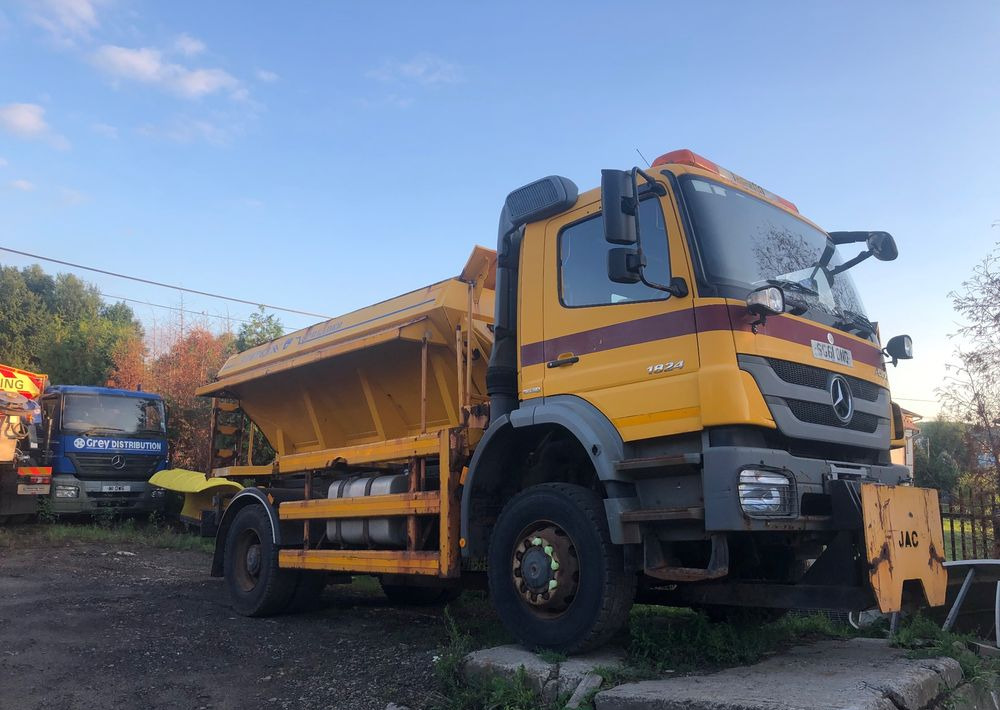 Vozidlo pro zimní údržbu Mercedes-Benz Axor 1824 4x4 piaskarka solarka econ pług 2011 e5: obrázek 17